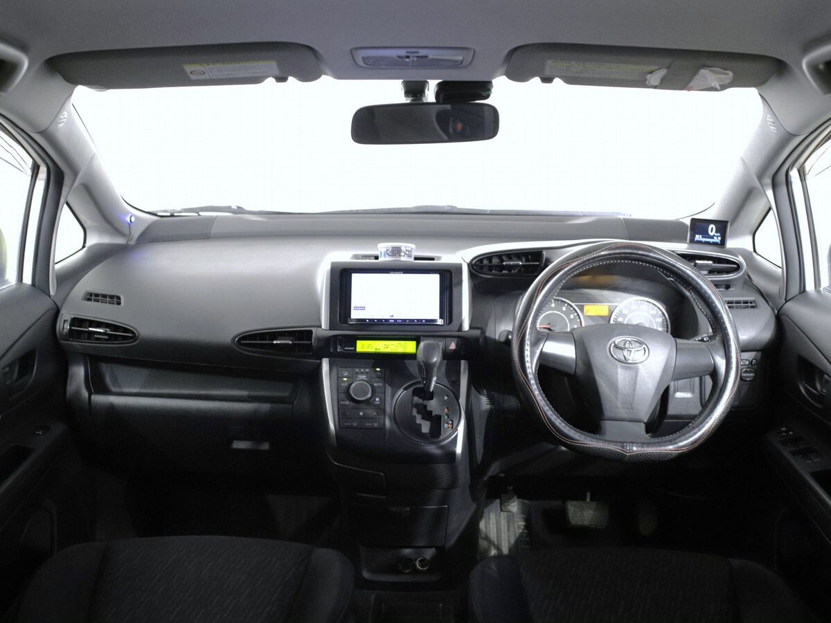 Toyota Wish 2011 - фото автомобиля