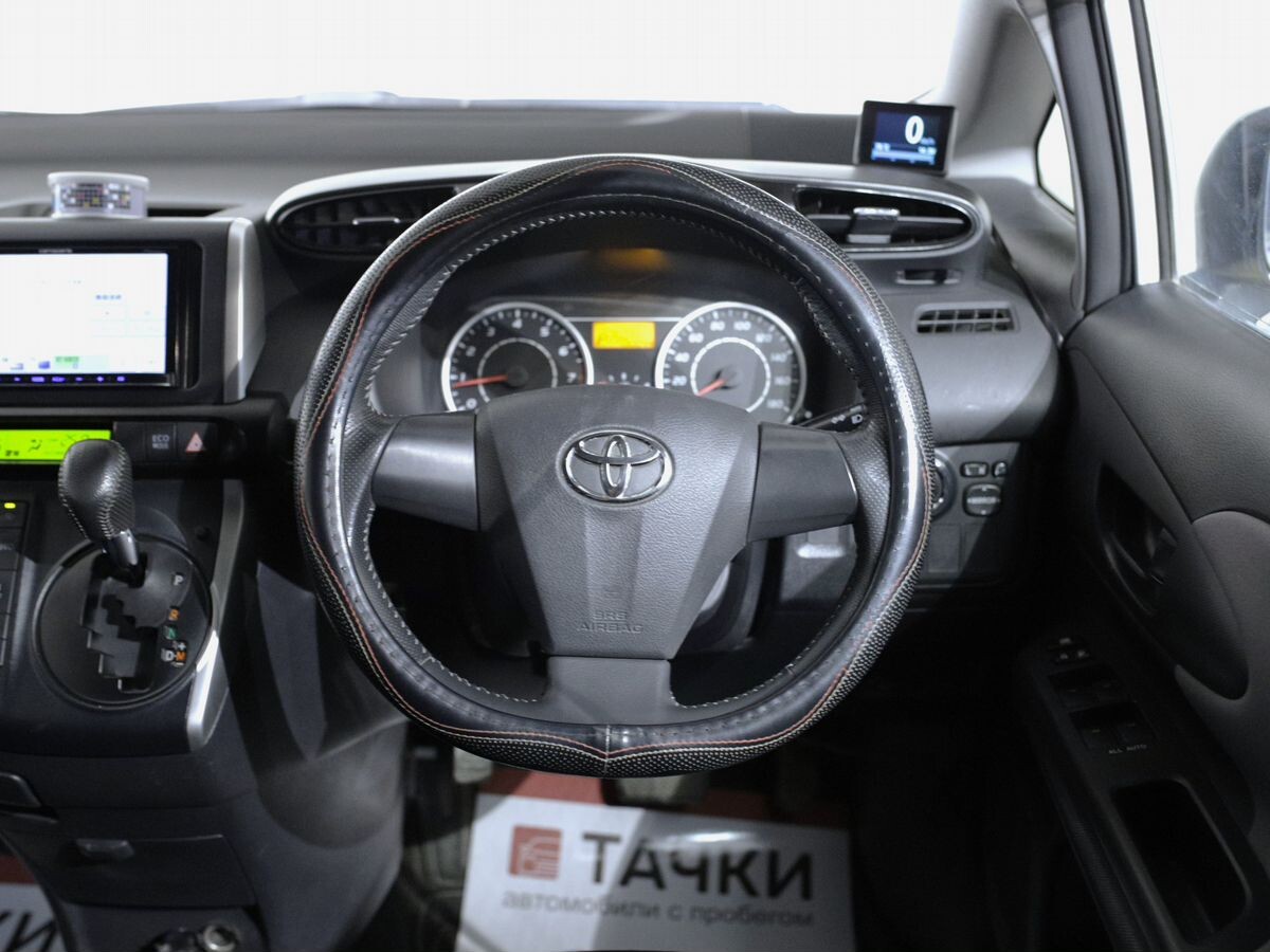 Toyota Wish 2011 - фото автомобиля