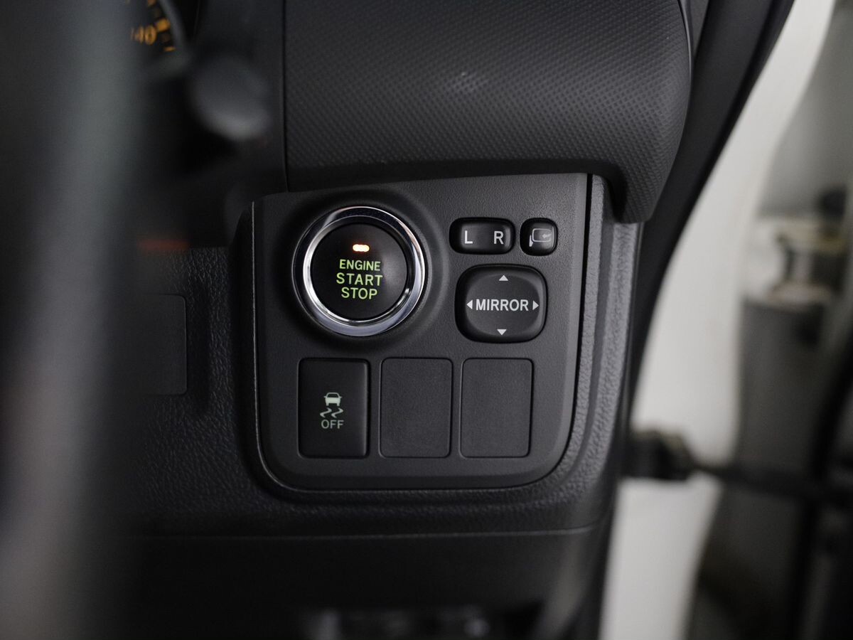 Toyota Wish 2011 - фото автомобиля