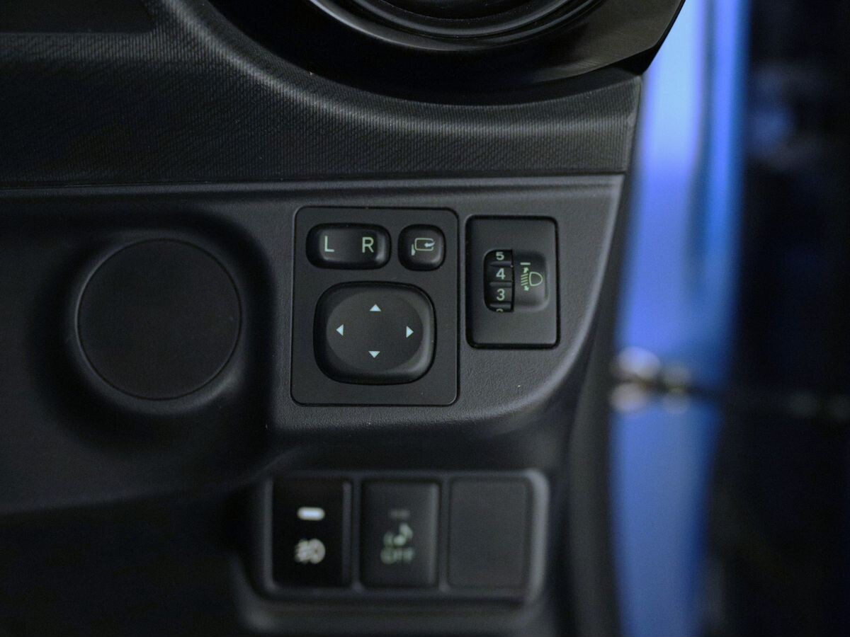 Toyota Aqua 2015 - фото автомобиля