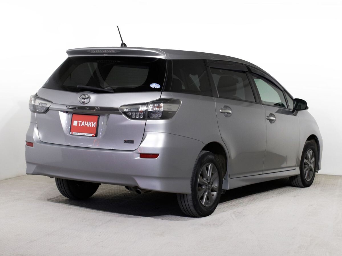 Toyota Wish 2017 - фото автомобиля