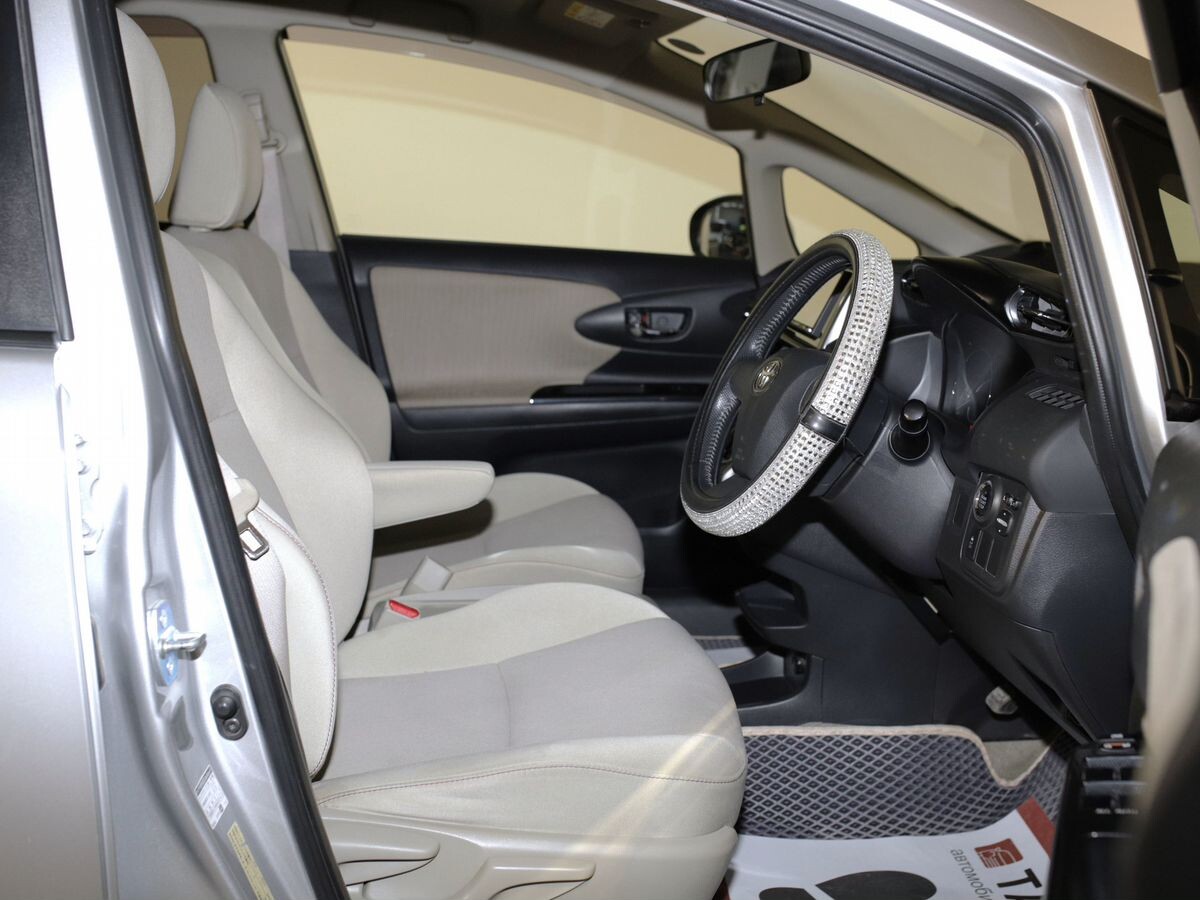 Toyota Wish 2017 - фото автомобиля