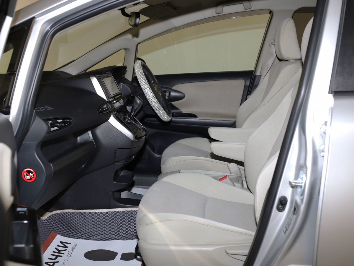 Toyota Wish 2017 - фото автомобиля
