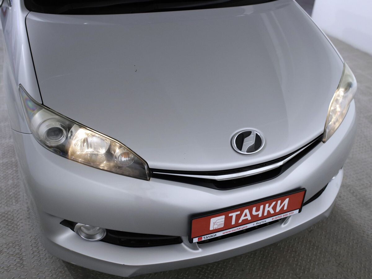 Toyota Wish 2017 - фото автомобиля