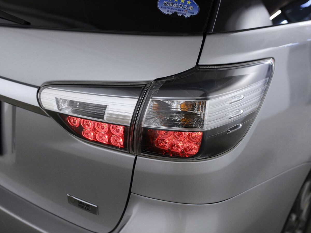 Toyota Wish 2017 - фото автомобиля