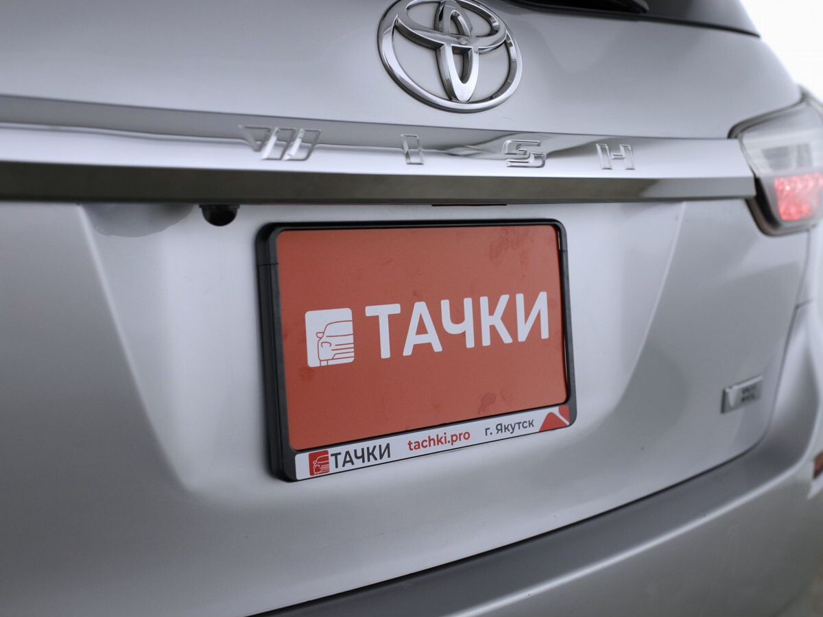Toyota Wish 2017 - фото автомобиля