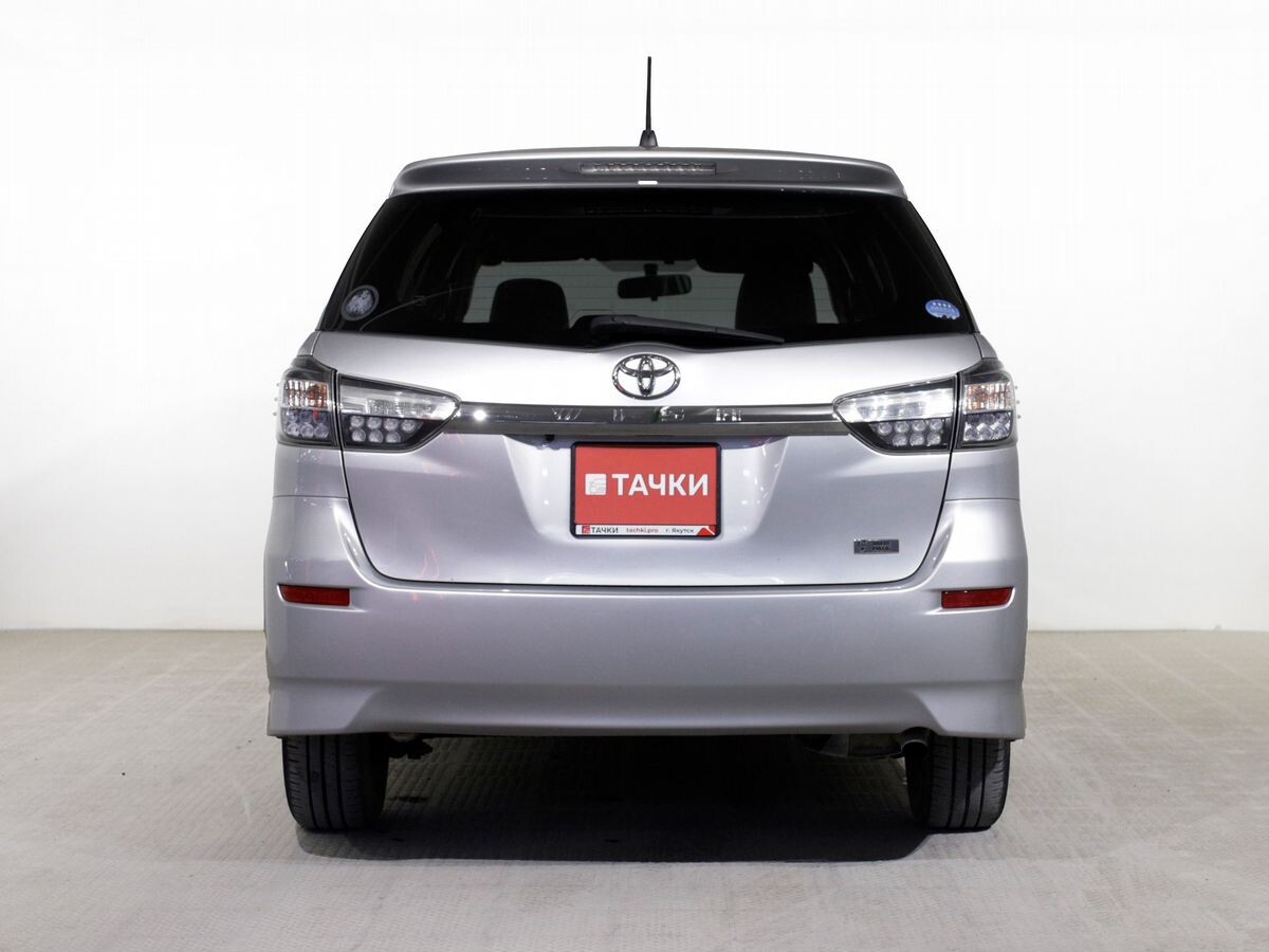 Toyota Wish 2017 - фото автомобиля