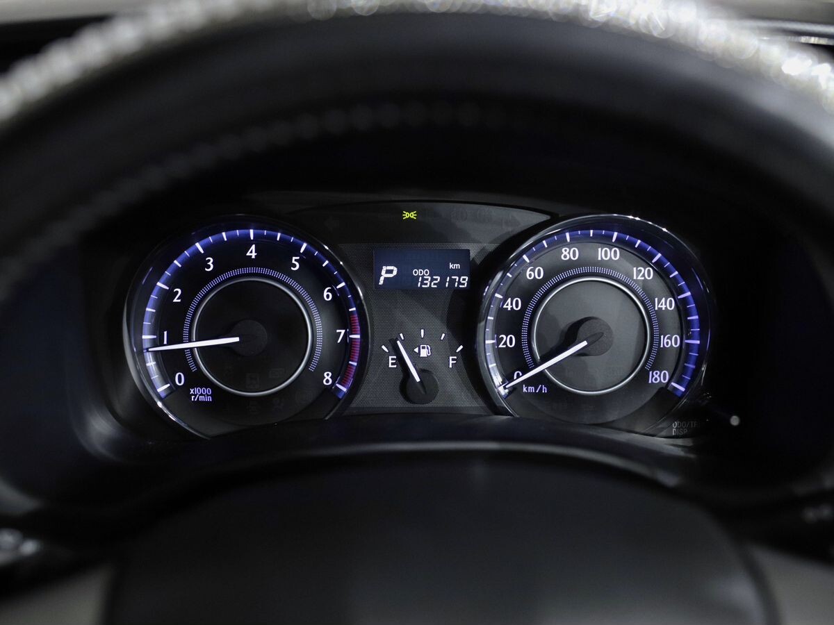 Toyota Wish 2017 - фото автомобиля