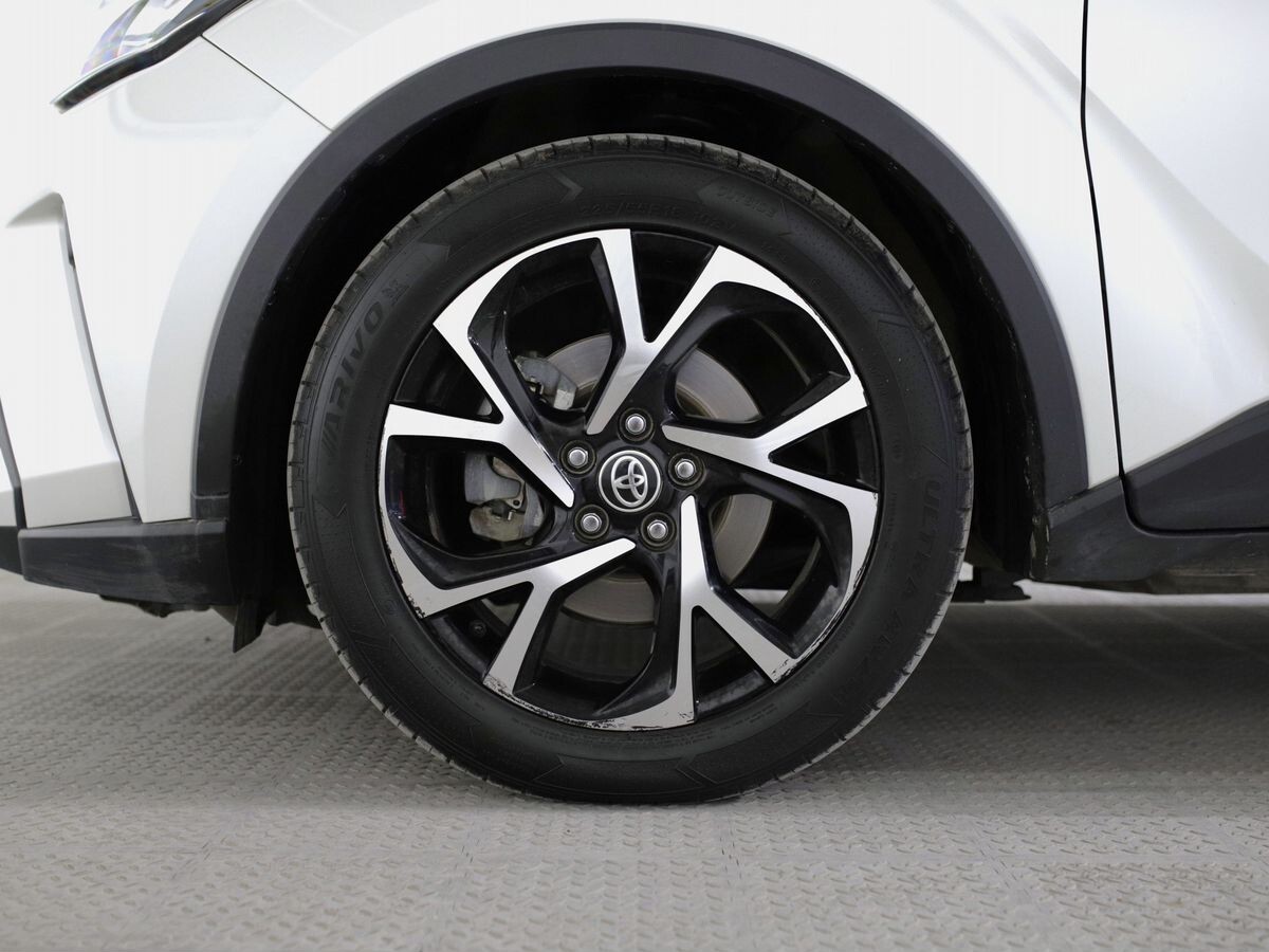 Toyota C-HR 2019 - фото автомобиля