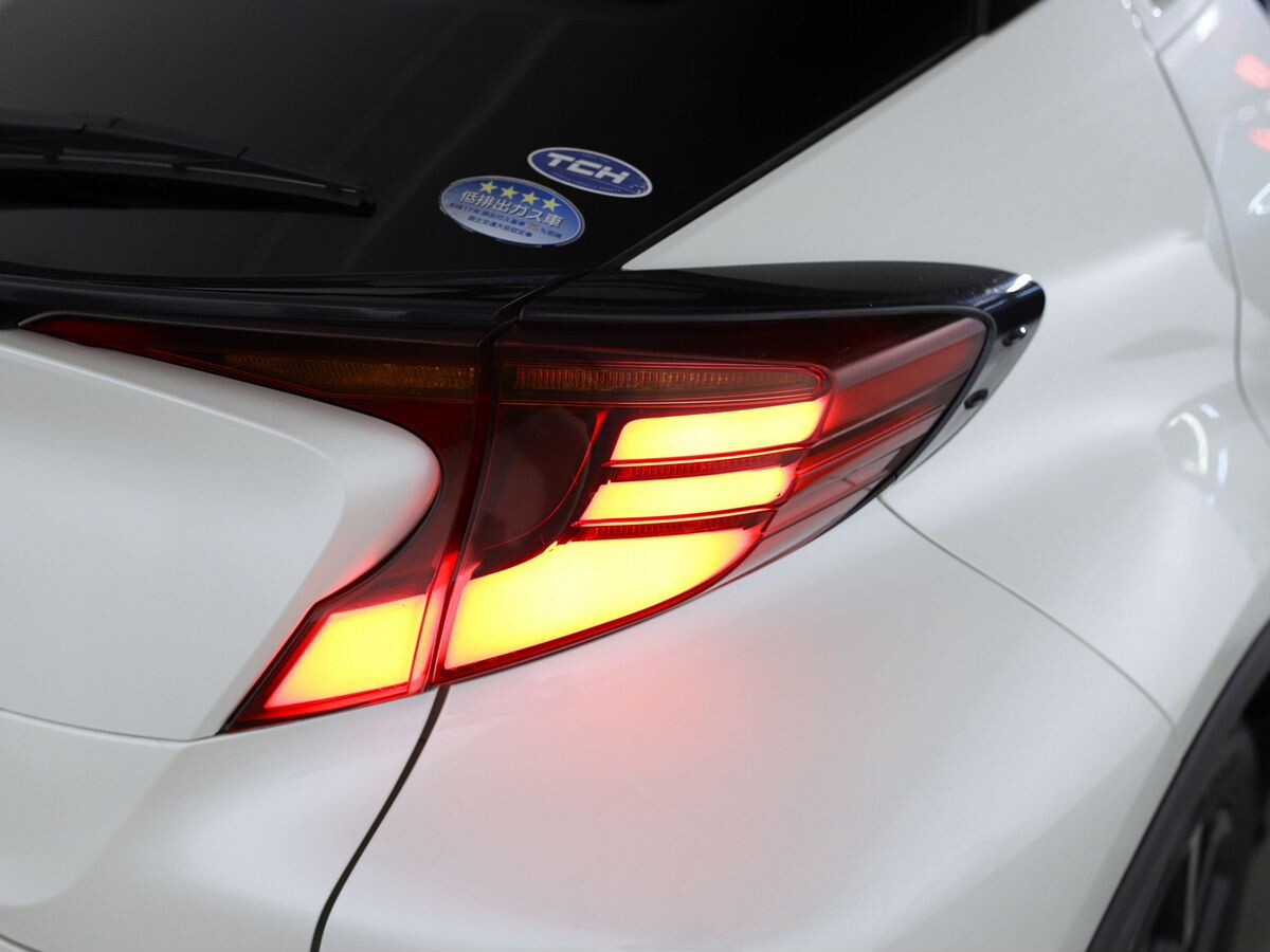 Toyota C-HR 2019 - фото автомобиля