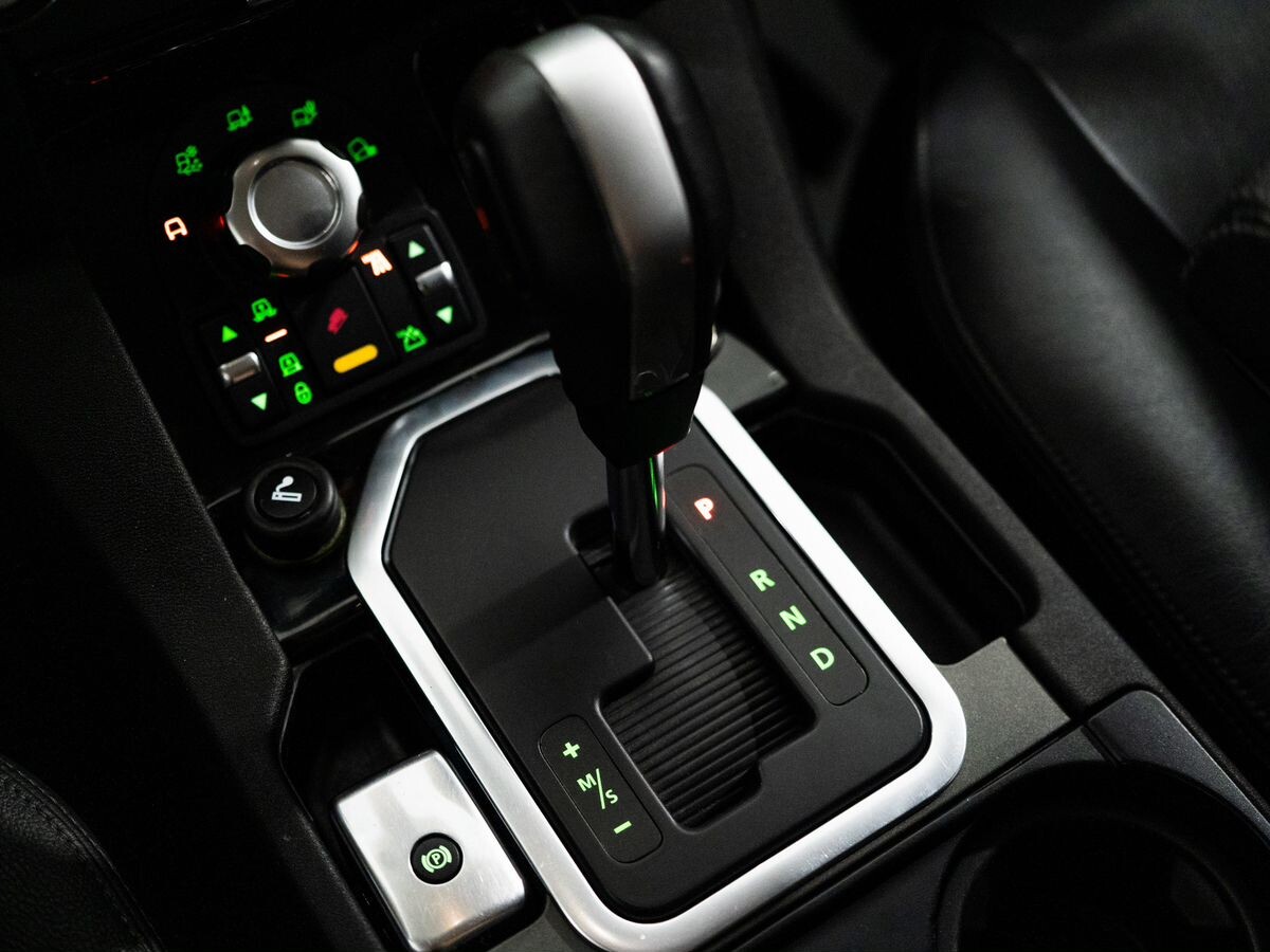 Land Rover Discovery 2010 - фото автомобиля