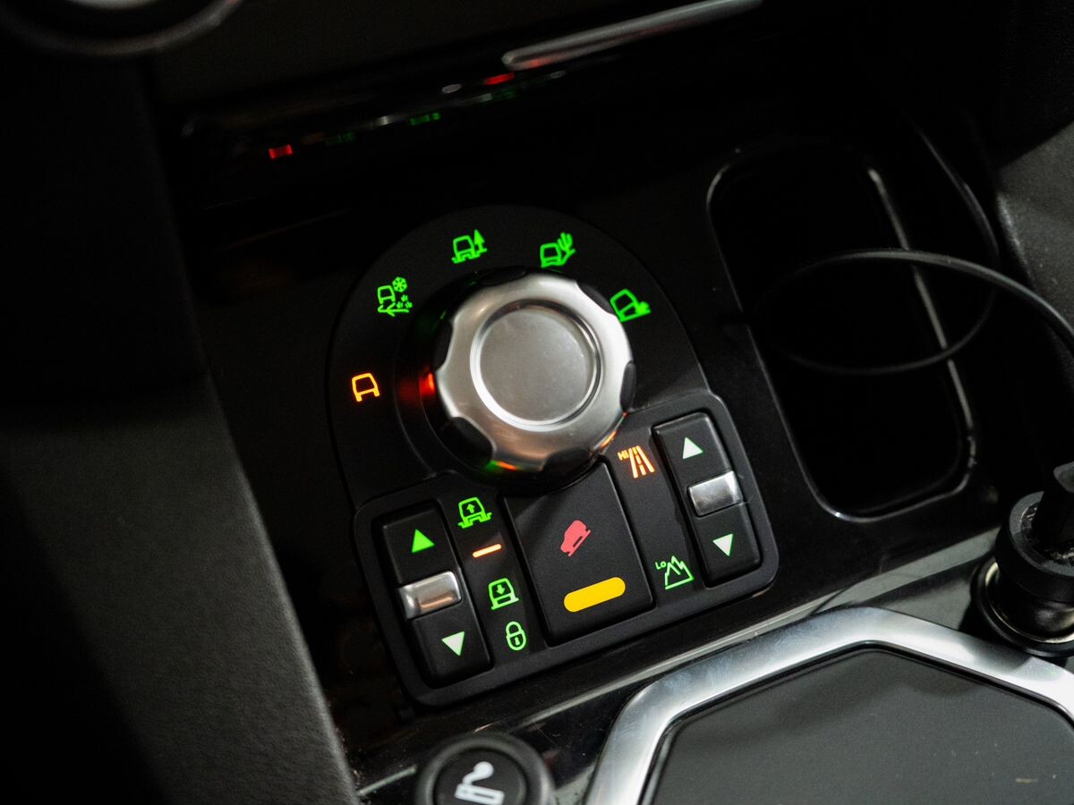 Land Rover Discovery 2010 - фото автомобиля