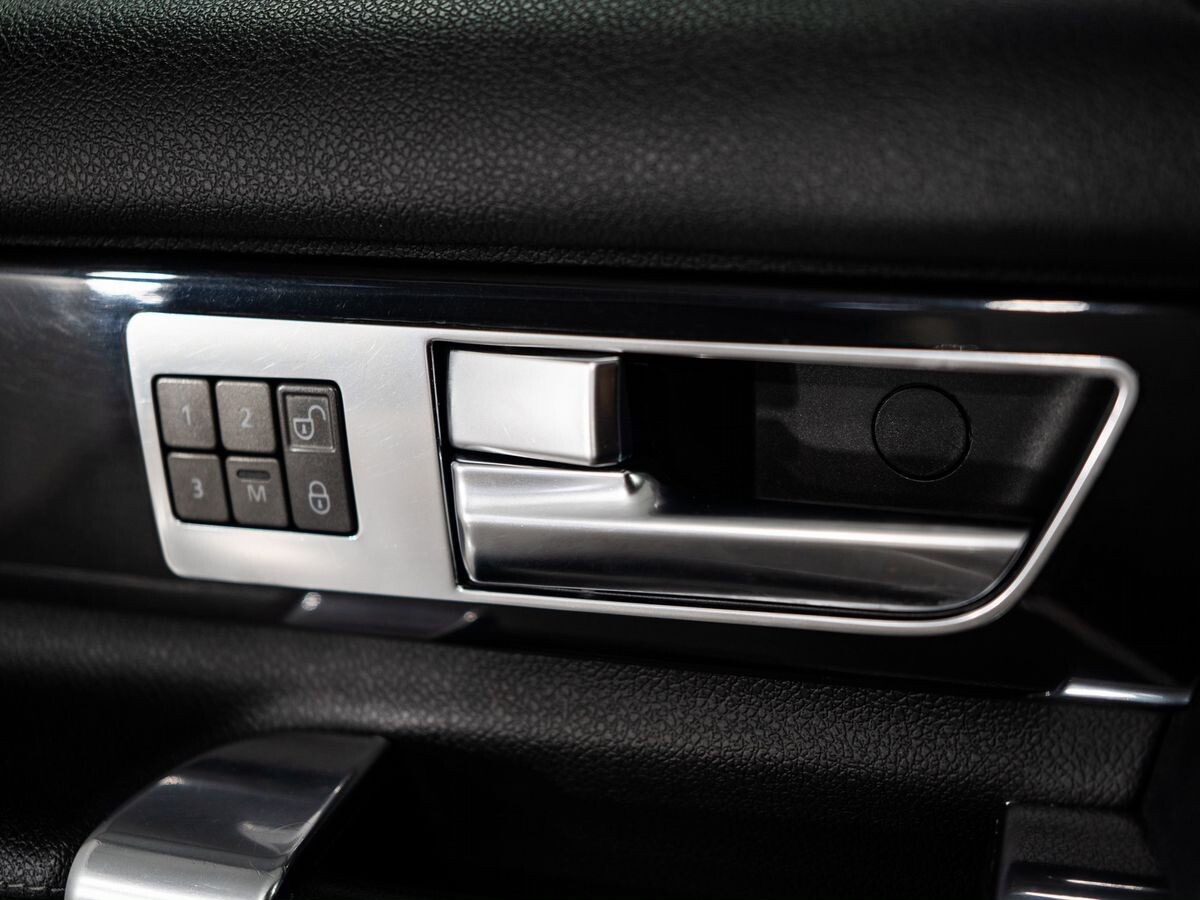 Land Rover Discovery 2010 - фото автомобиля