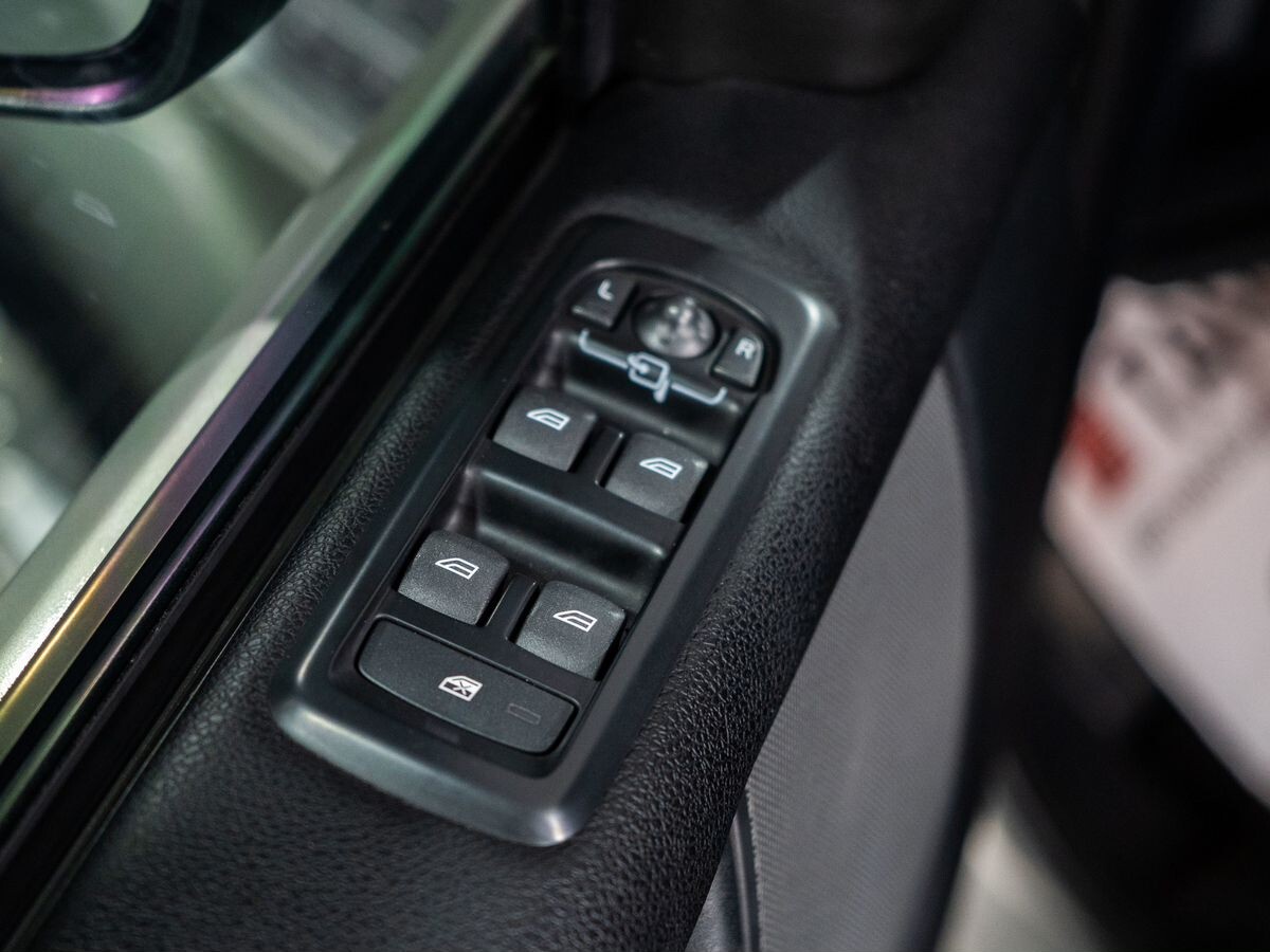 Land Rover Discovery 2010 - фото автомобиля