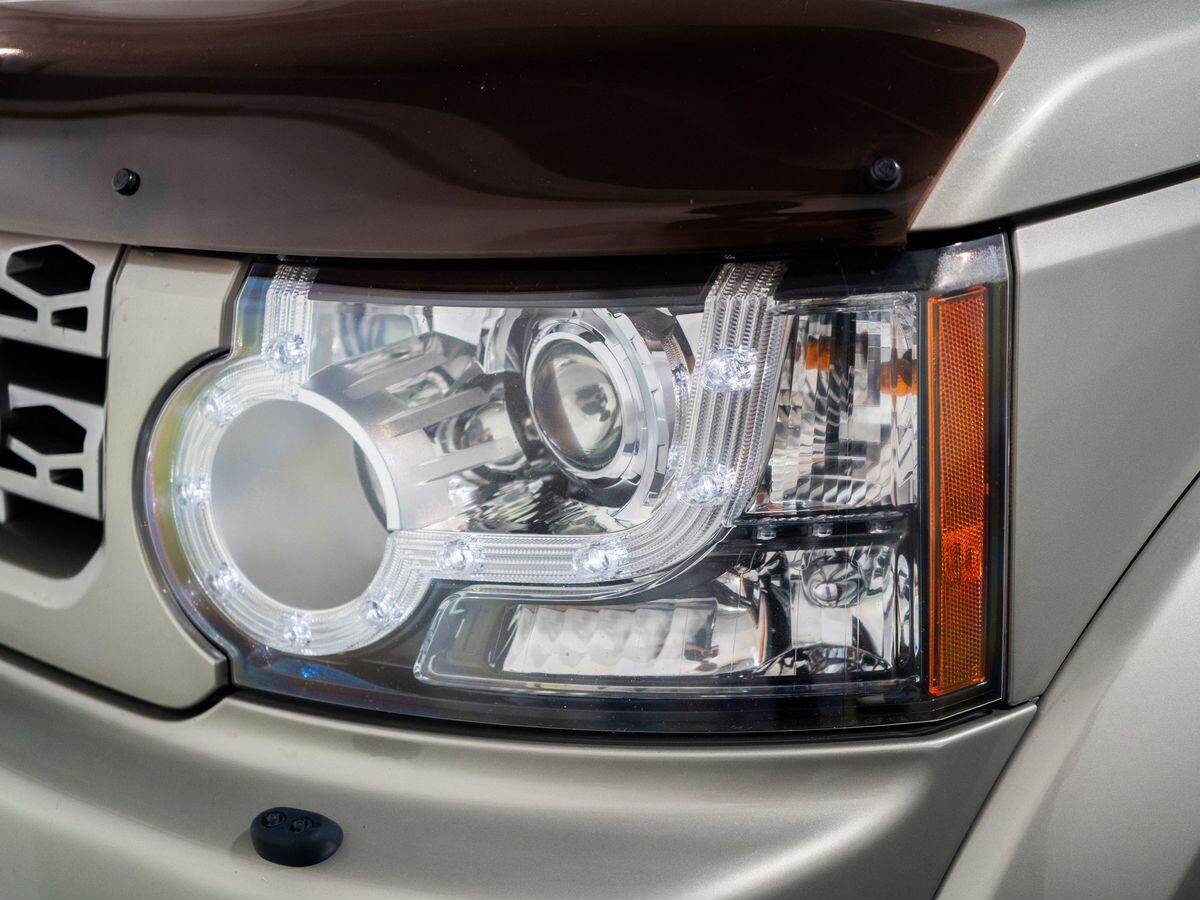 Land Rover Discovery 2010 - фото автомобиля