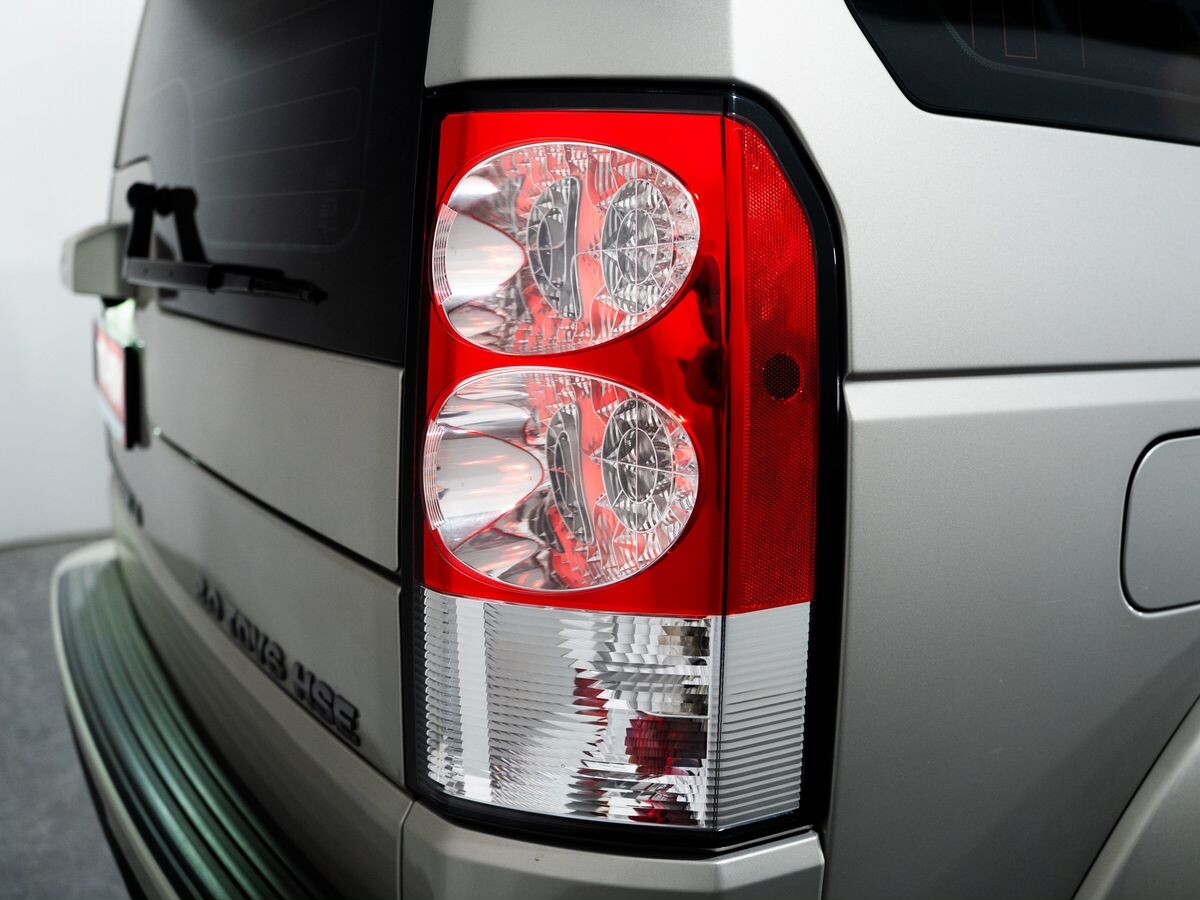 Land Rover Discovery 2010 - фото автомобиля