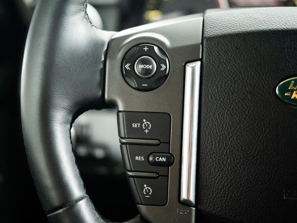 Land Rover Discovery 2010 - фото автомобиля