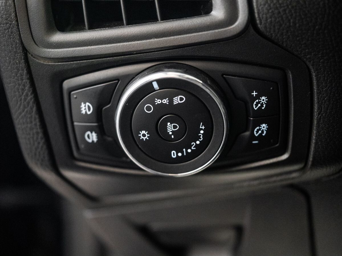 Ford Focus 2012 - фото автомобиля