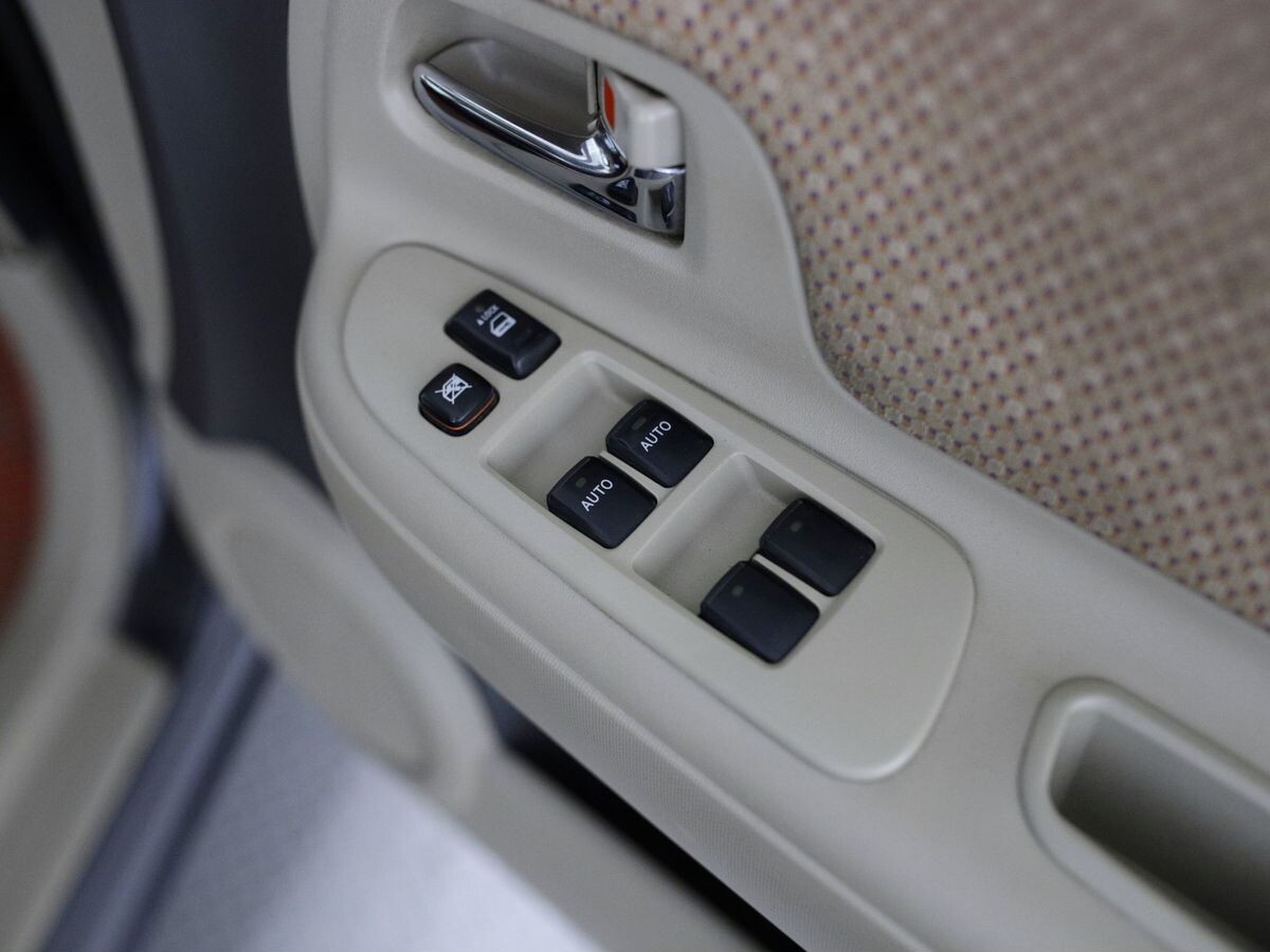 Toyota Sienta 2015 - фото автомобиля