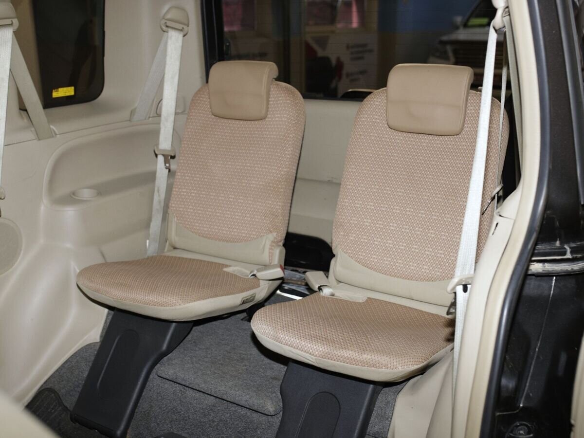 Toyota Sienta 2015 - фото автомобиля
