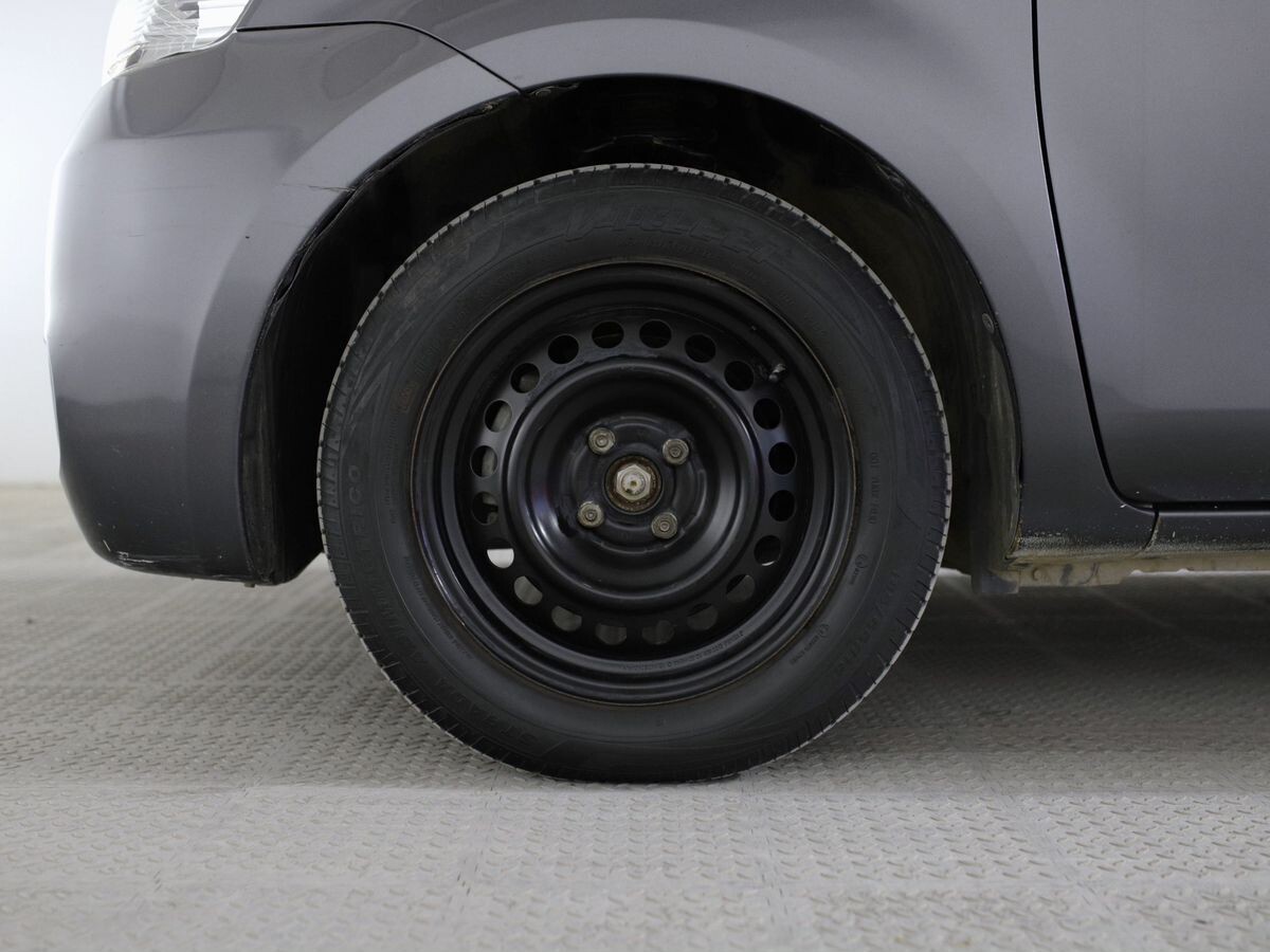 Toyota Sienta 2015 - фото автомобиля