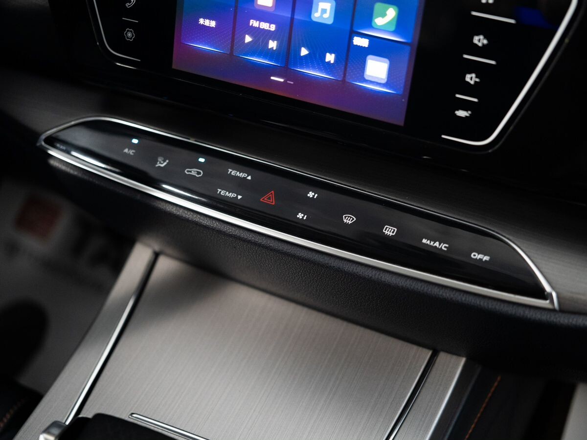 Oshan X7 2020 - фото автомобиля