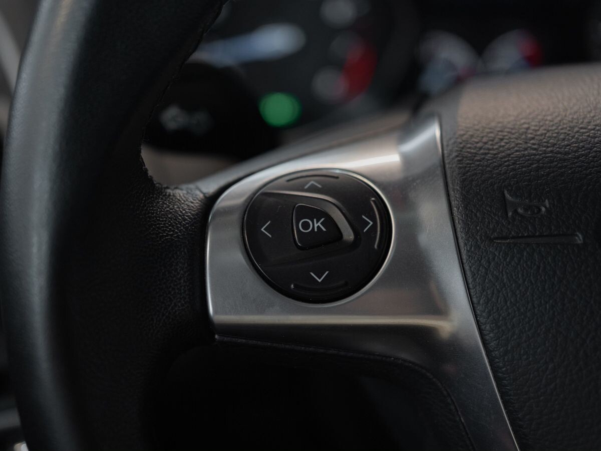 Ford Focus 2012 - фото автомобиля