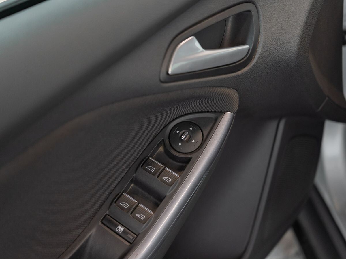 Ford Focus 2012 - фото автомобиля