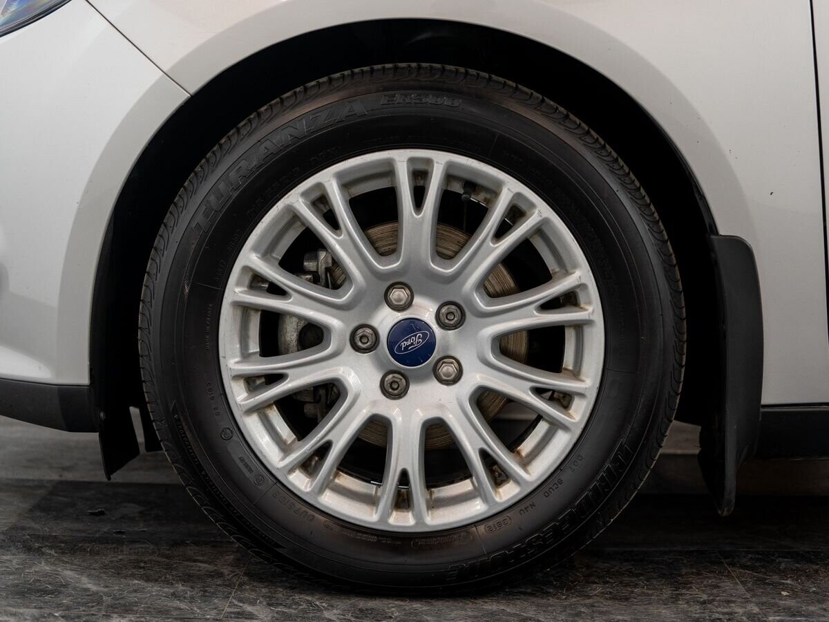 Ford Focus 2012 - фото автомобиля