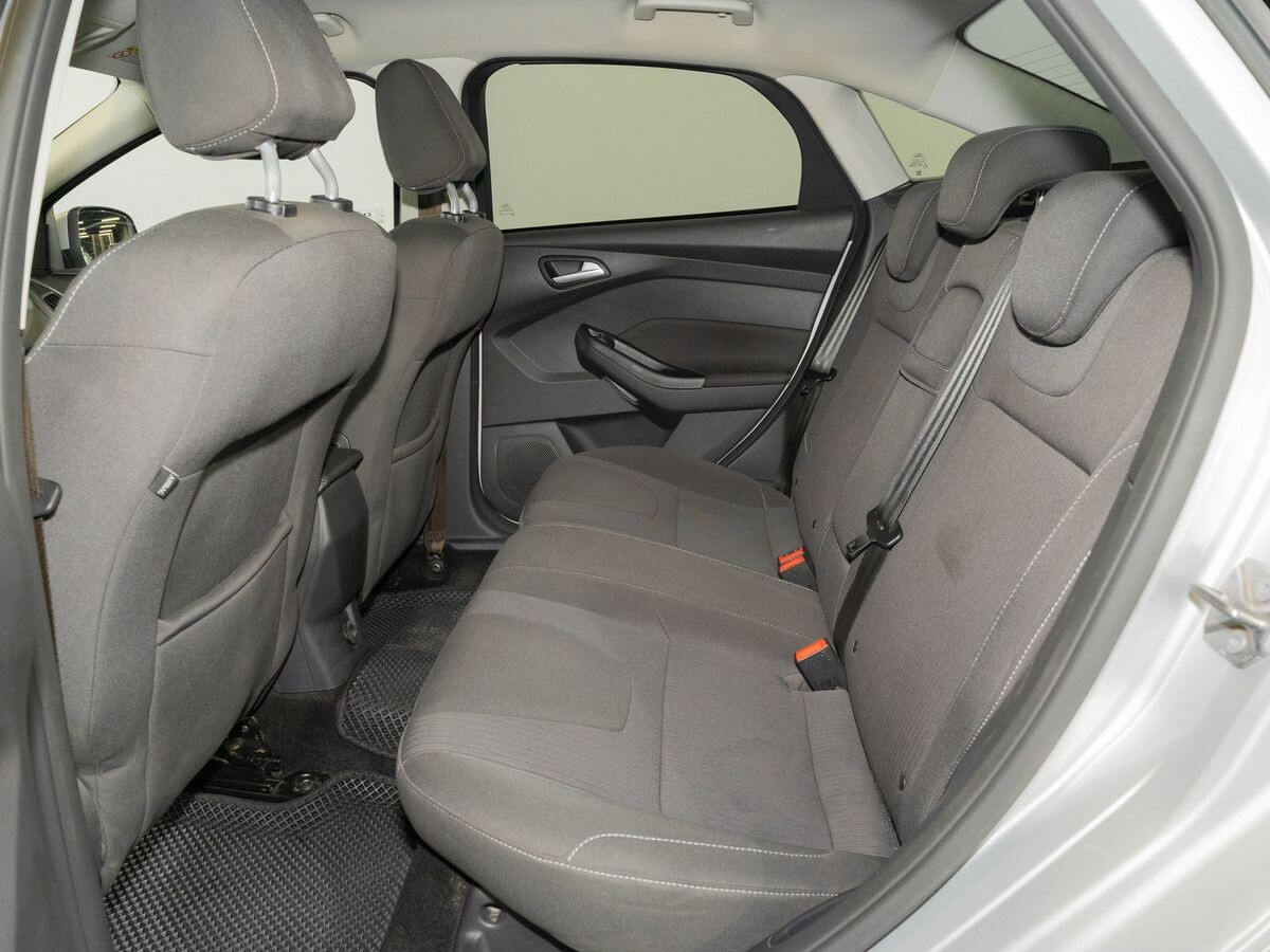 Ford Focus 2012 - фото автомобиля