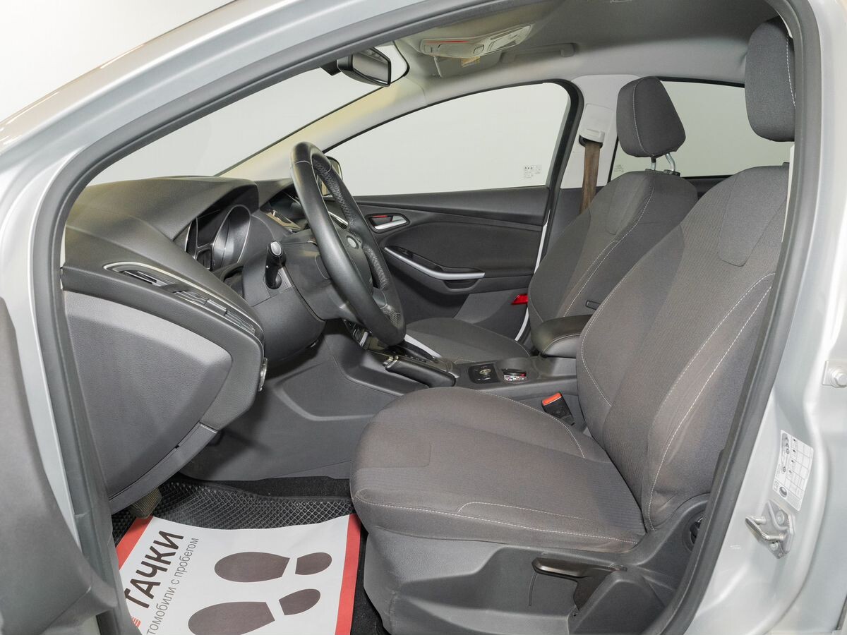 Ford Focus 2012 - фото автомобиля