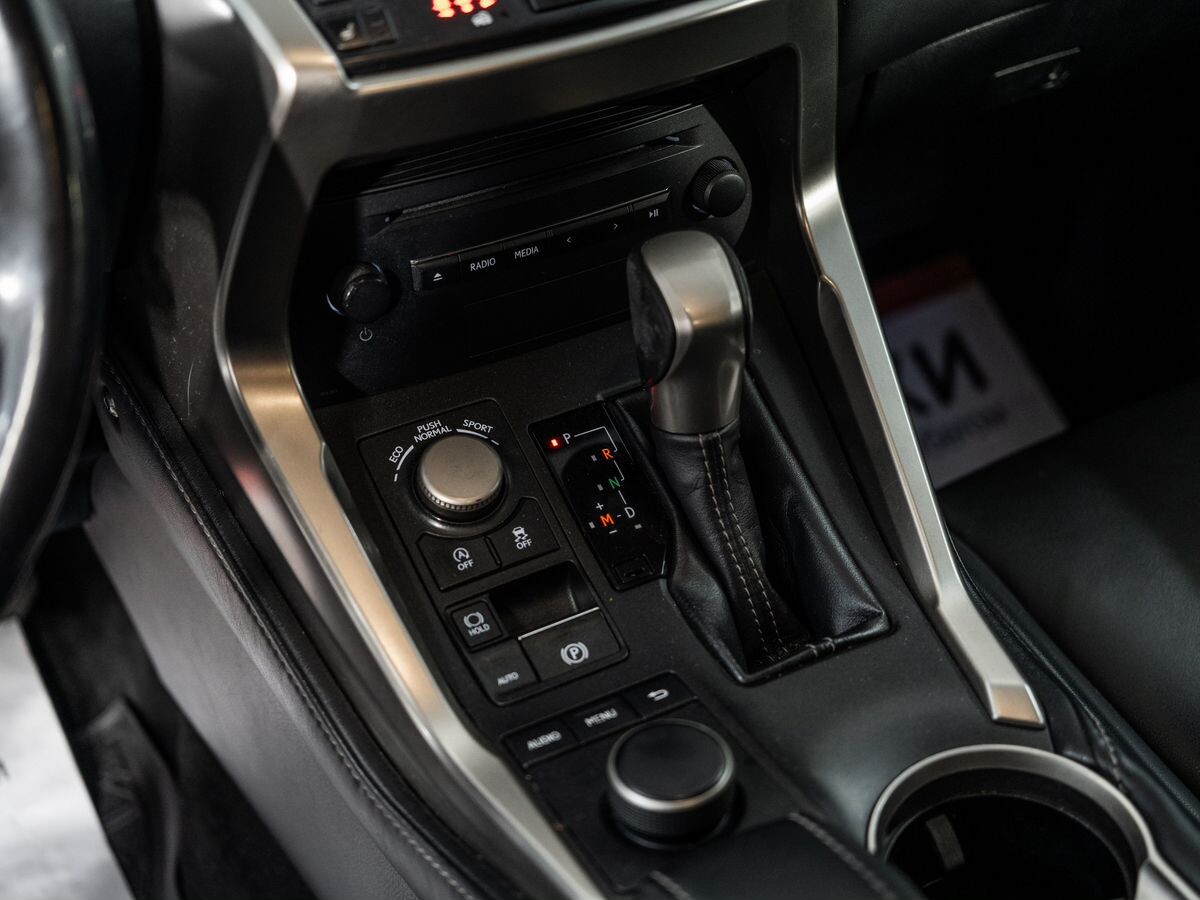 Lexus NX200 2015 - фото автомобиля