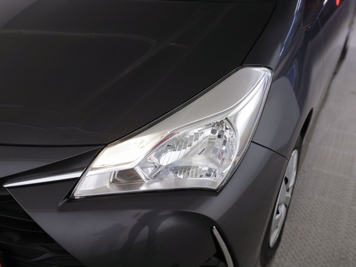 Toyota Vitz 2019 - фото автомобиля