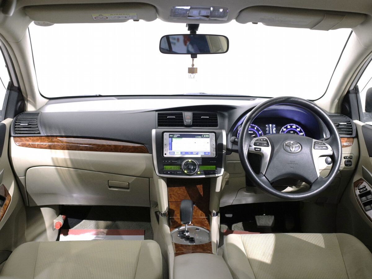 Toyota Premio 2013 - фото автомобиля
