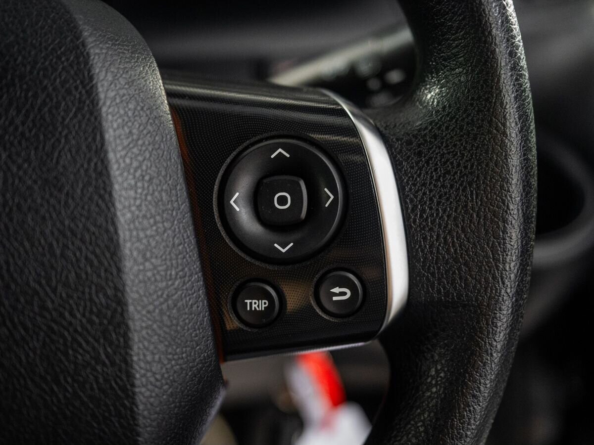 Toyota Sienta 2018 - фото автомобиля