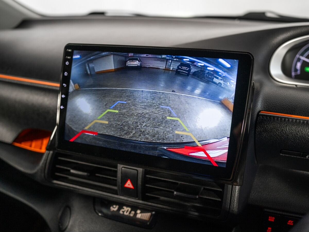 Toyota Sienta 2018 - фото автомобиля