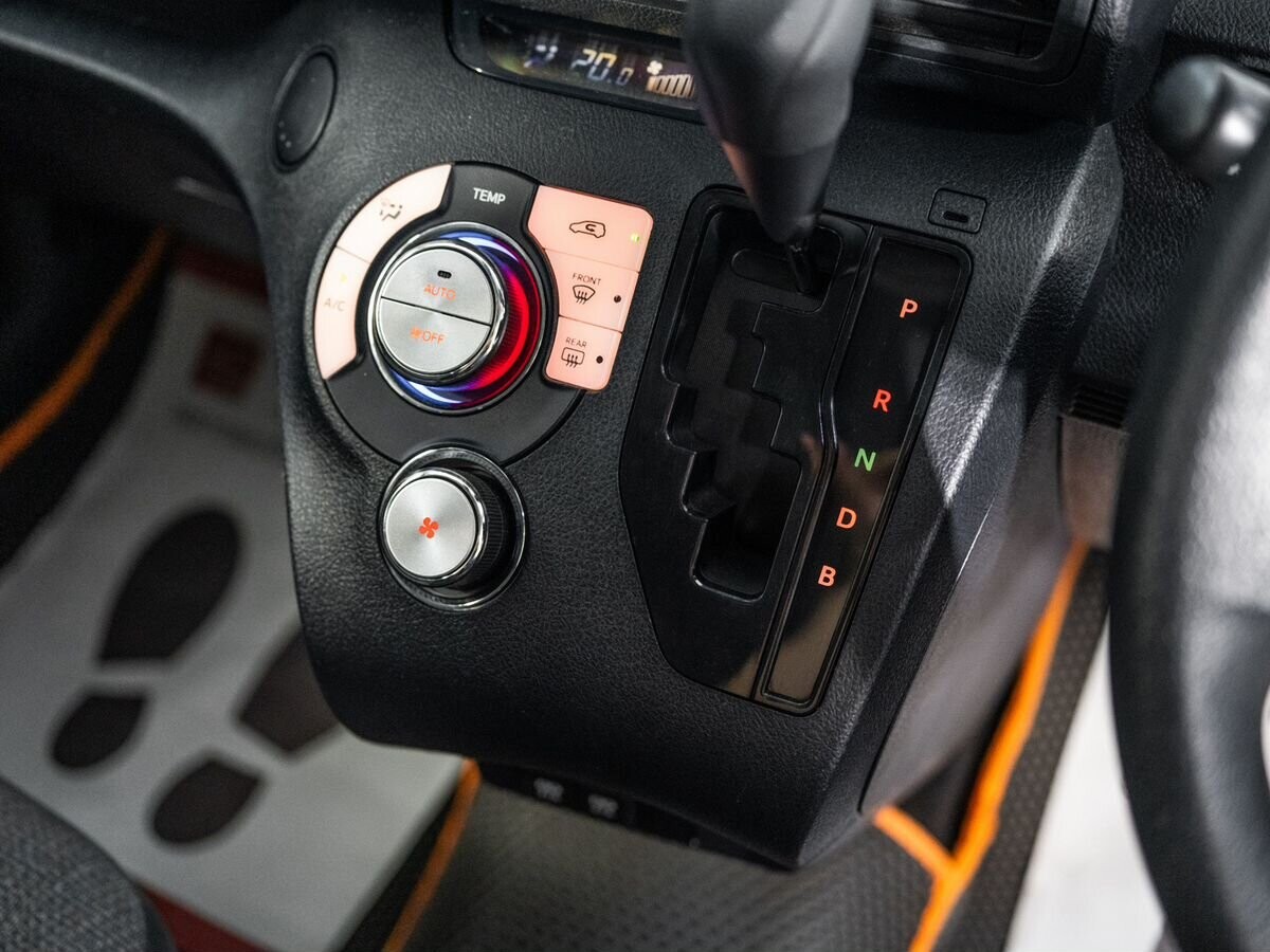 Toyota Sienta 2018 - фото автомобиля