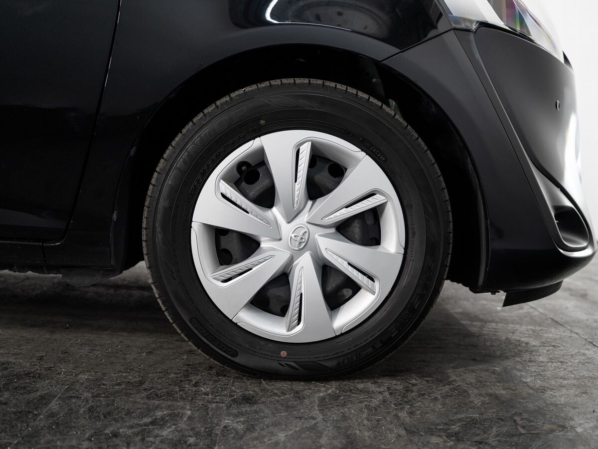 Toyota Sienta 2018 - фото автомобиля