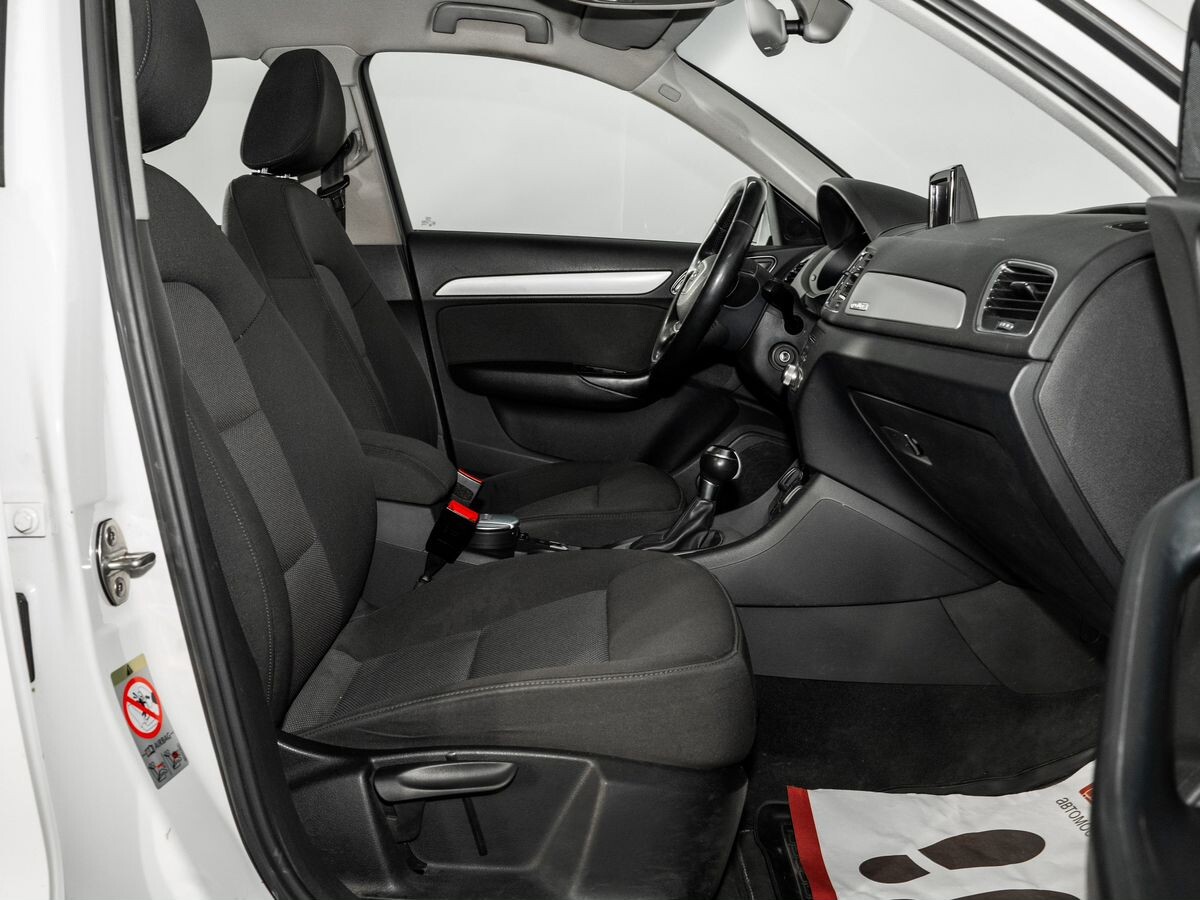 Audi Q3 2015 - фото автомобиля