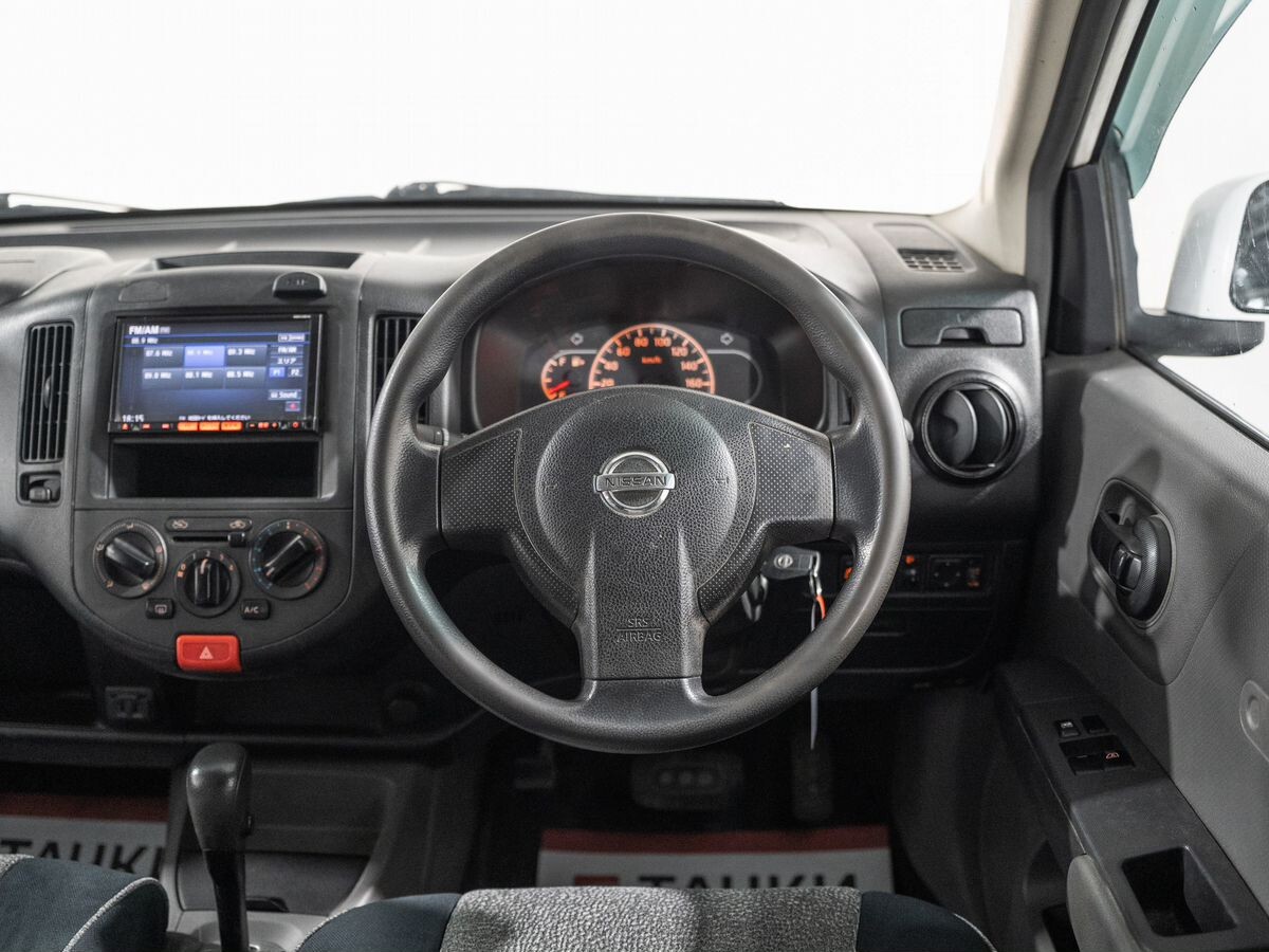 Nissan AD 2014 - фото автомобиля