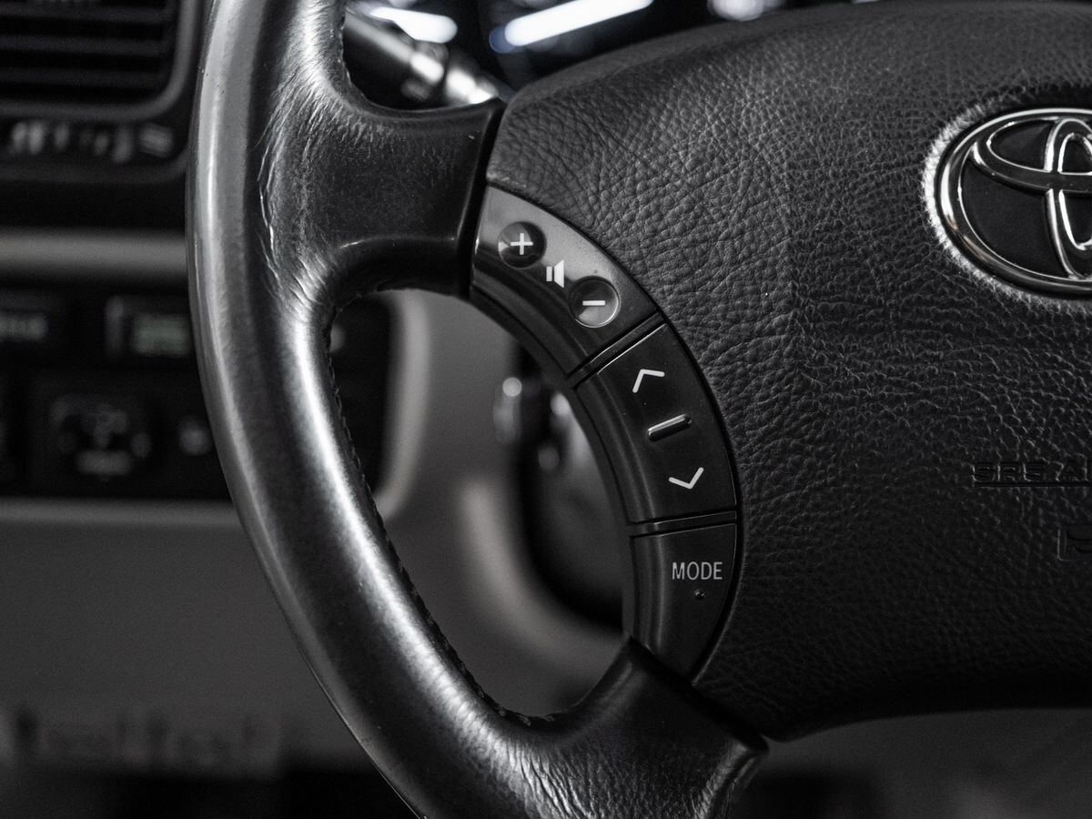 Toyota Land Cruiser 2005 - фото автомобиля