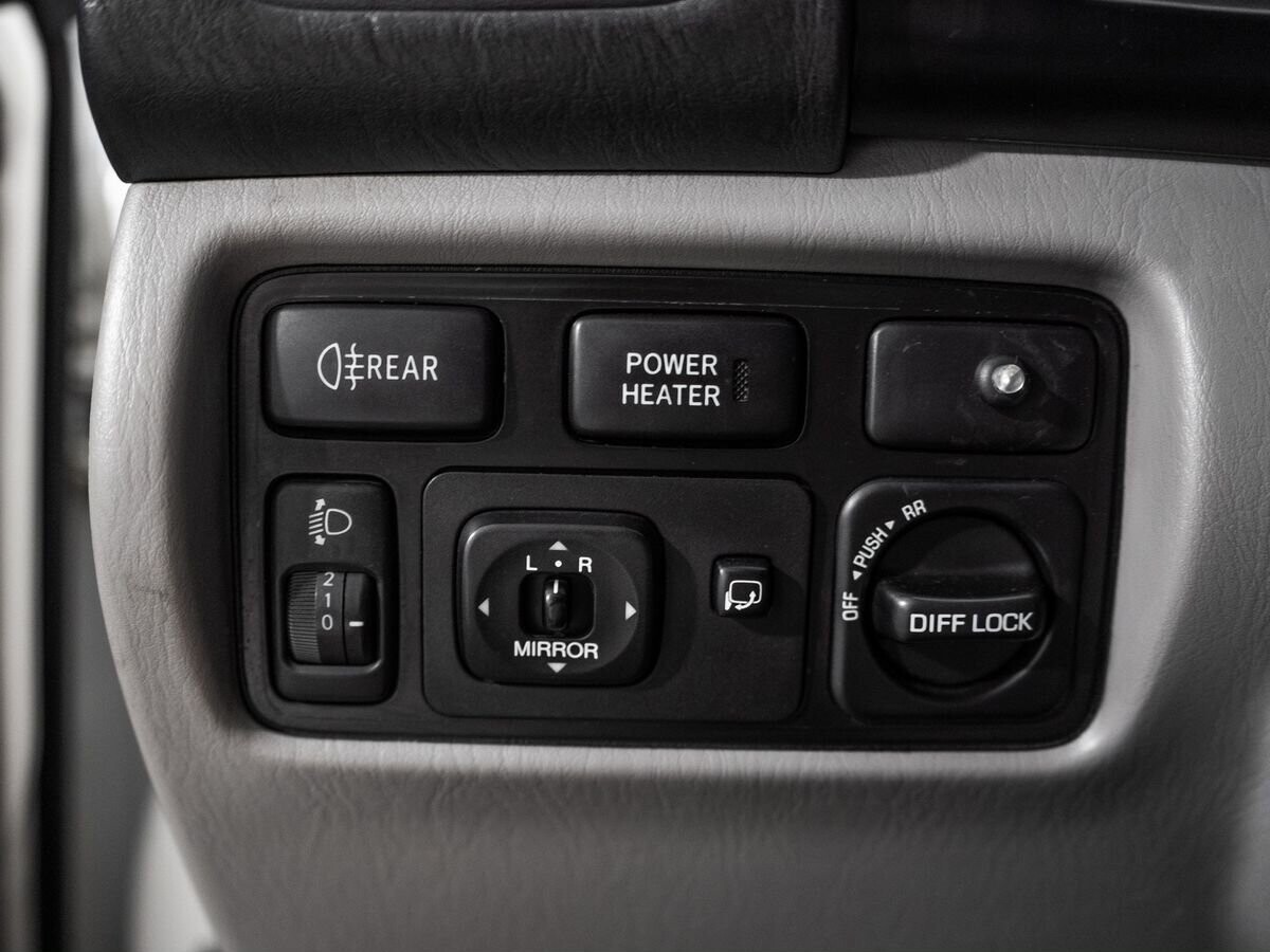 Toyota Land Cruiser 2005 - фото автомобиля