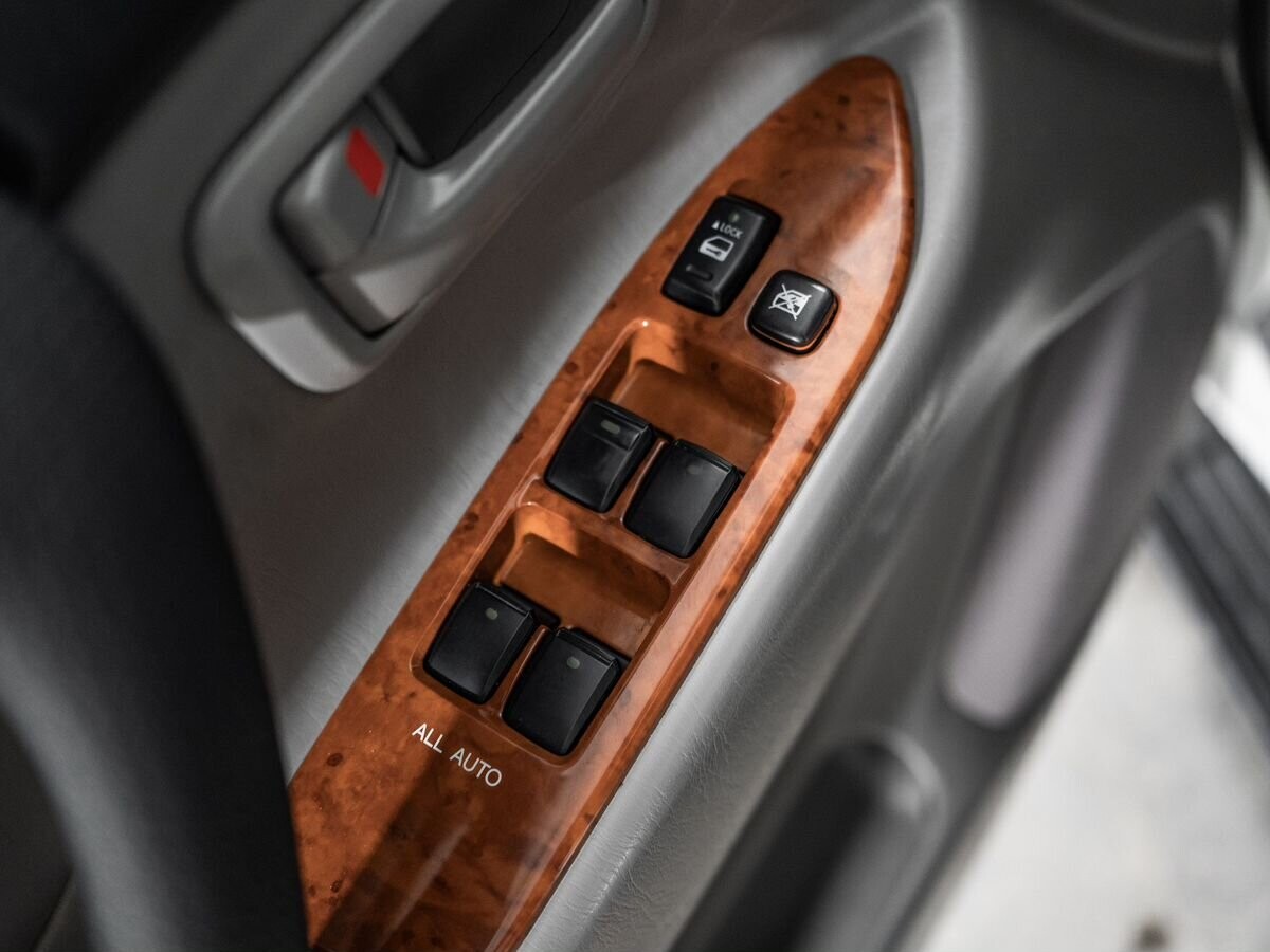 Toyota Land Cruiser 2005 - фото автомобиля