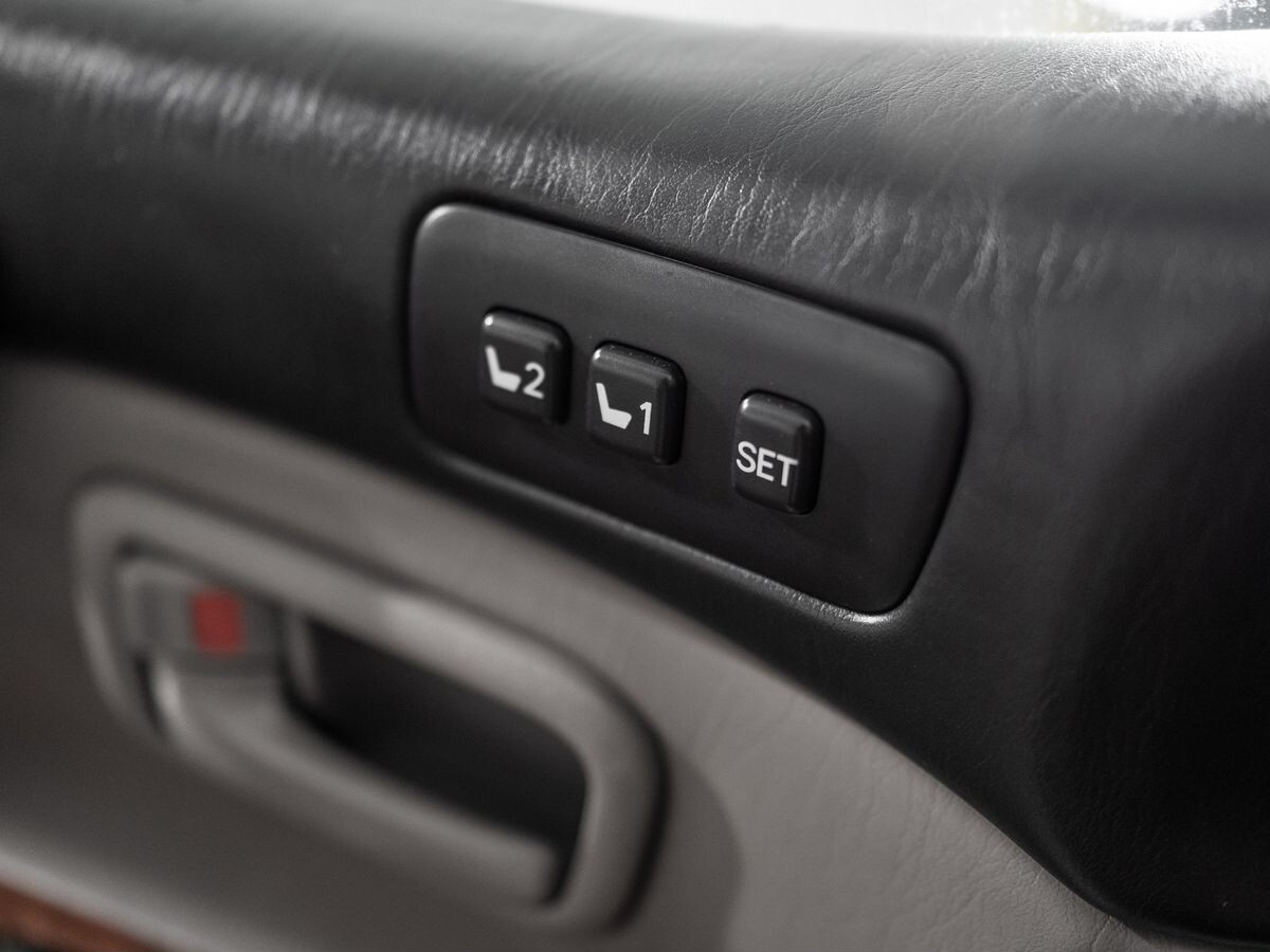 Toyota Land Cruiser 2005 - фото автомобиля