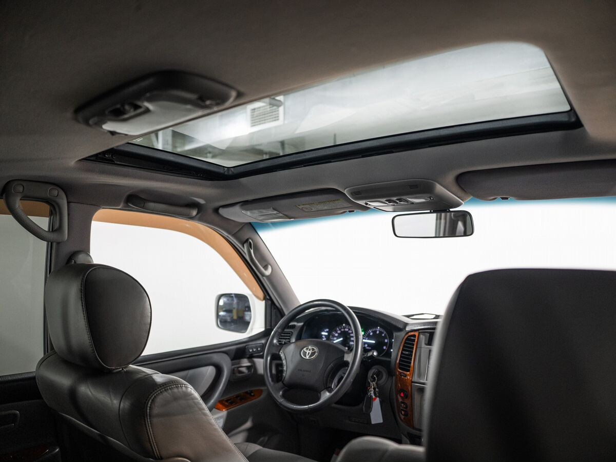 Toyota Land Cruiser 2005 - фото автомобиля