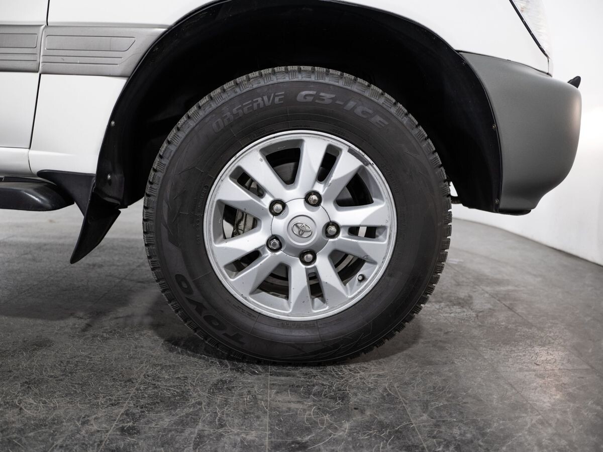 Toyota Land Cruiser 2005 - фото автомобиля