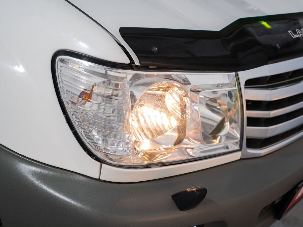 Toyota Land Cruiser 2005 - фото автомобиля