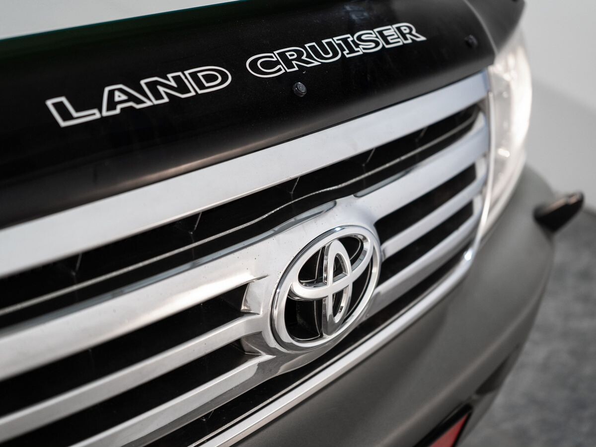 Toyota Land Cruiser 2005 - фото автомобиля