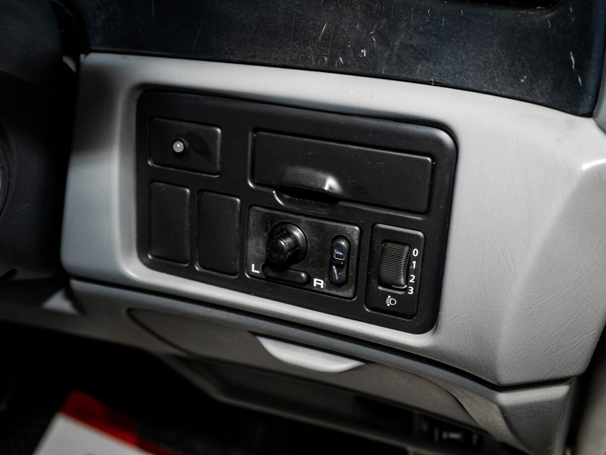 Nissan Presage 1998 - фото автомобиля