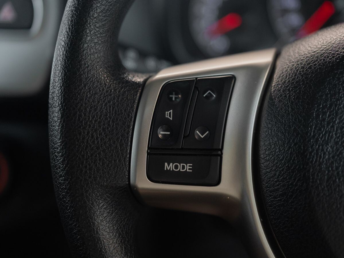 Toyota Vitz 2014 - фото автомобиля
